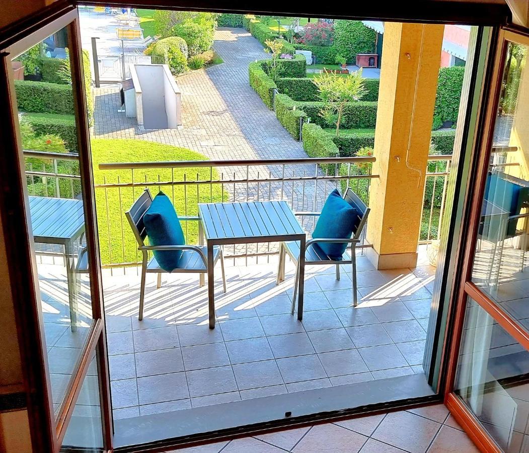 Dolce Blu Sirmione Apartamento Rivoltella del Garda Exterior foto