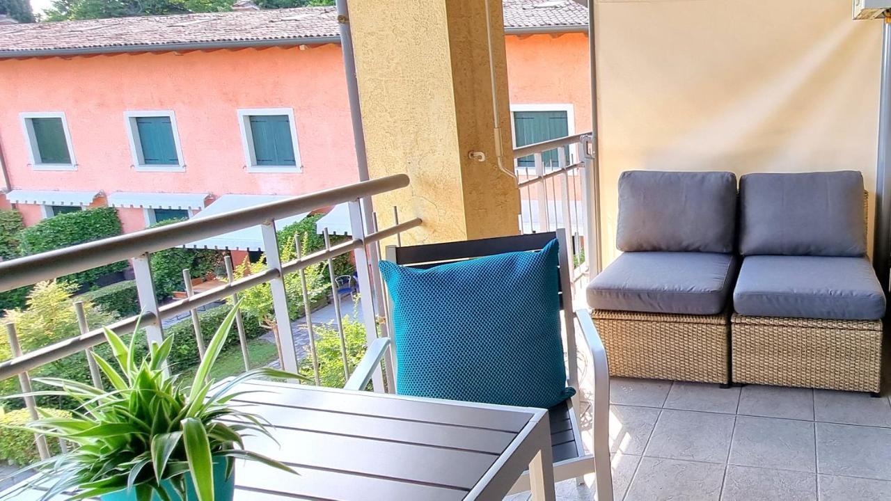 Dolce Blu Sirmione Apartamento Rivoltella del Garda Exterior foto