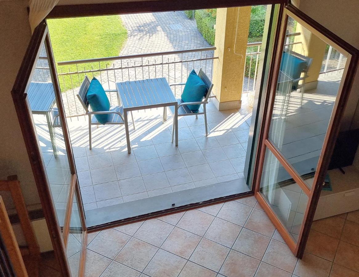 Dolce Blu Sirmione Apartamento Rivoltella del Garda Exterior foto