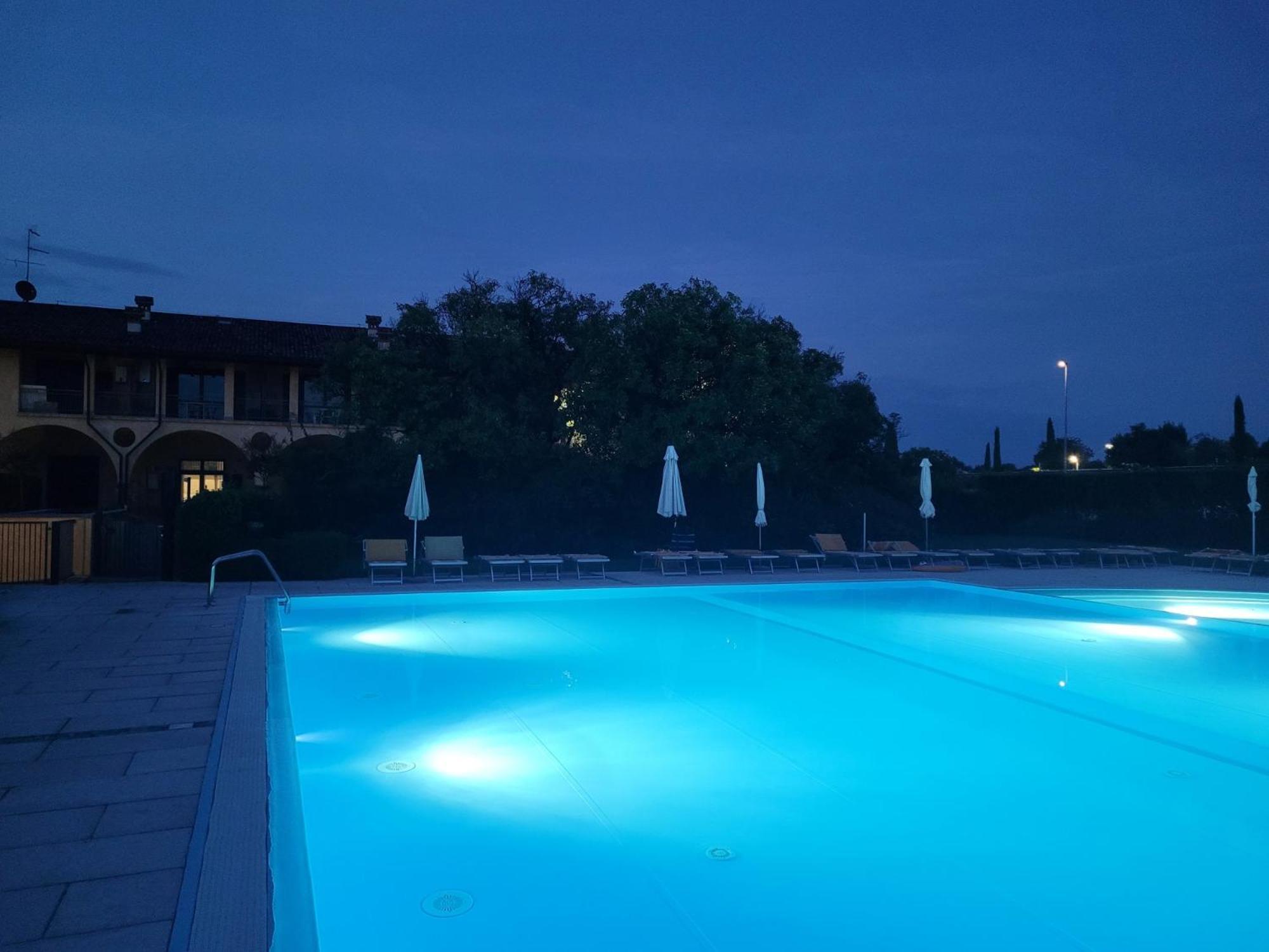 Dolce Blu Sirmione Apartamento Rivoltella del Garda Exterior foto